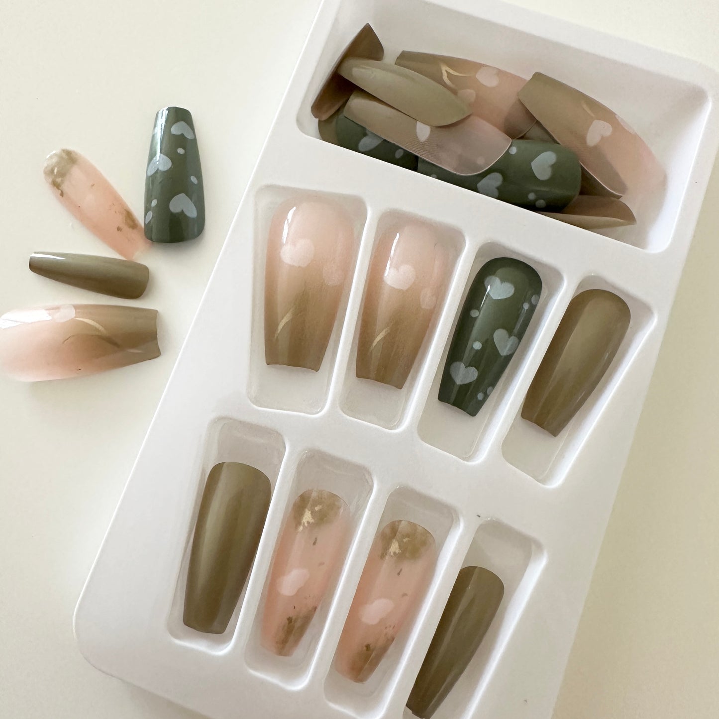 Transform Your Nails with 24pcs + 1 pc Jelly Gule L250