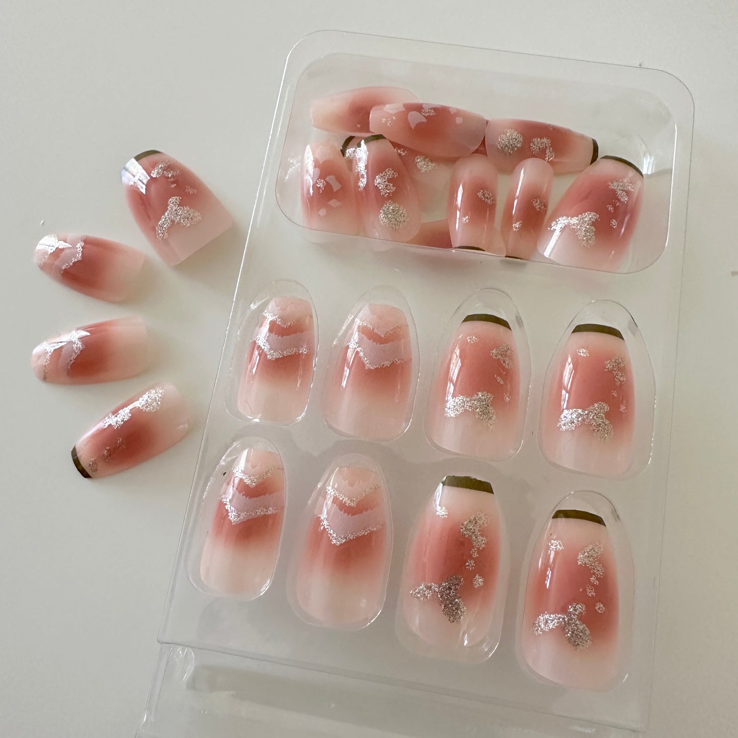 Transform Your Nails with 24pcs + 1 pc Jelly Gule L252