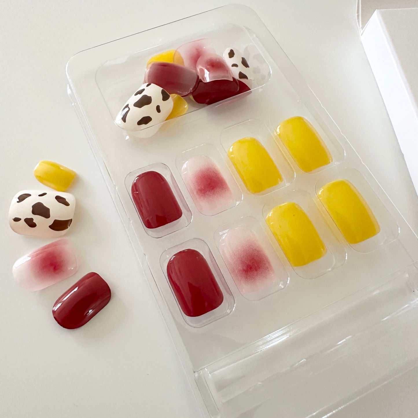 Transform Your Nails with 24pcs + 1 pc Jelly Gule L248