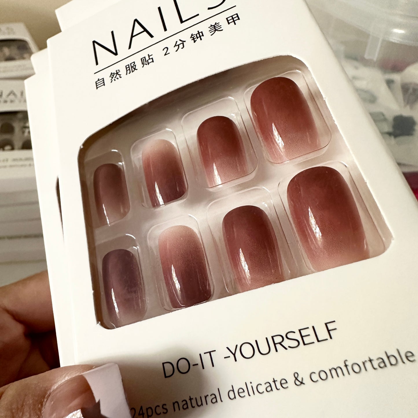 With 24pcs Ombre Fake Nail + 1pc Jelly Glue P103